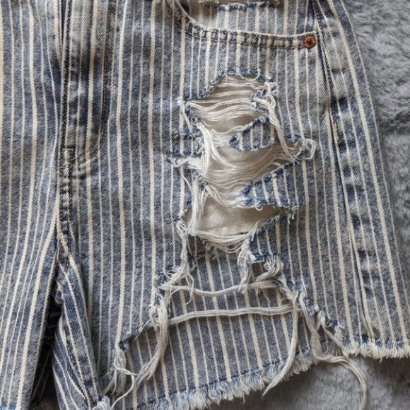 American Eagle  Distressed Striped Jeans NW… - Picture 2 of 7